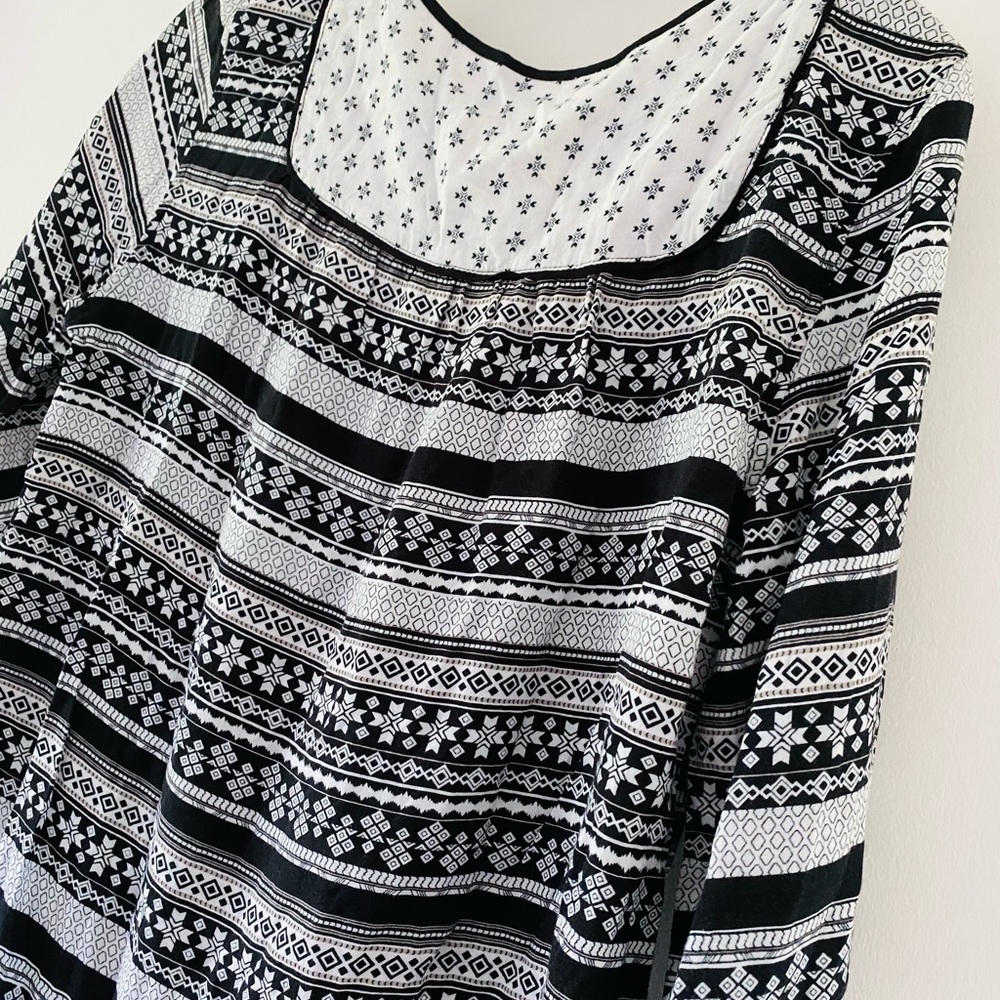 Patterned n’ Tied Top - Picture 4 of 4